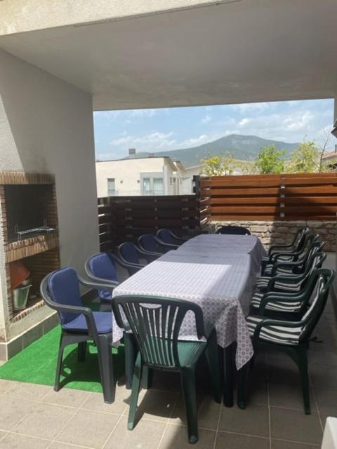 Chalet Adosado Entero, Bbq Y Piscina Comunitaria Сабіньяніго Екстер'єр фото